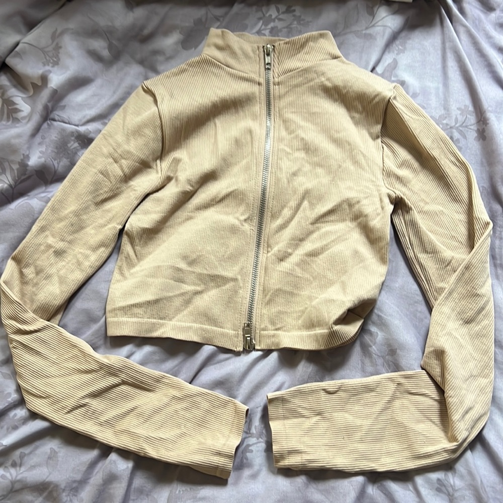 Brand: Active Basic Size S/M “Beige” Zip up